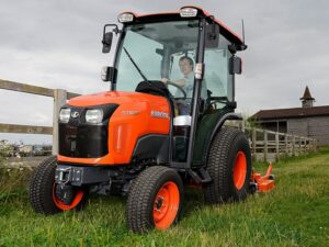 Kubota-ST371-Traktor