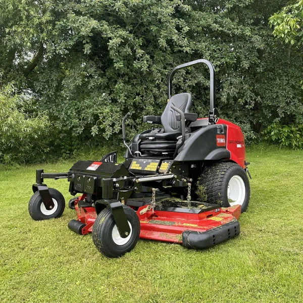 Toro - Groundsmaster 7210 - Fra siden