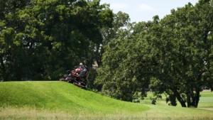 Golf - Rough - Trim og område - TORO Groundsmaster 3500-D Sidewinder - Hero desktop